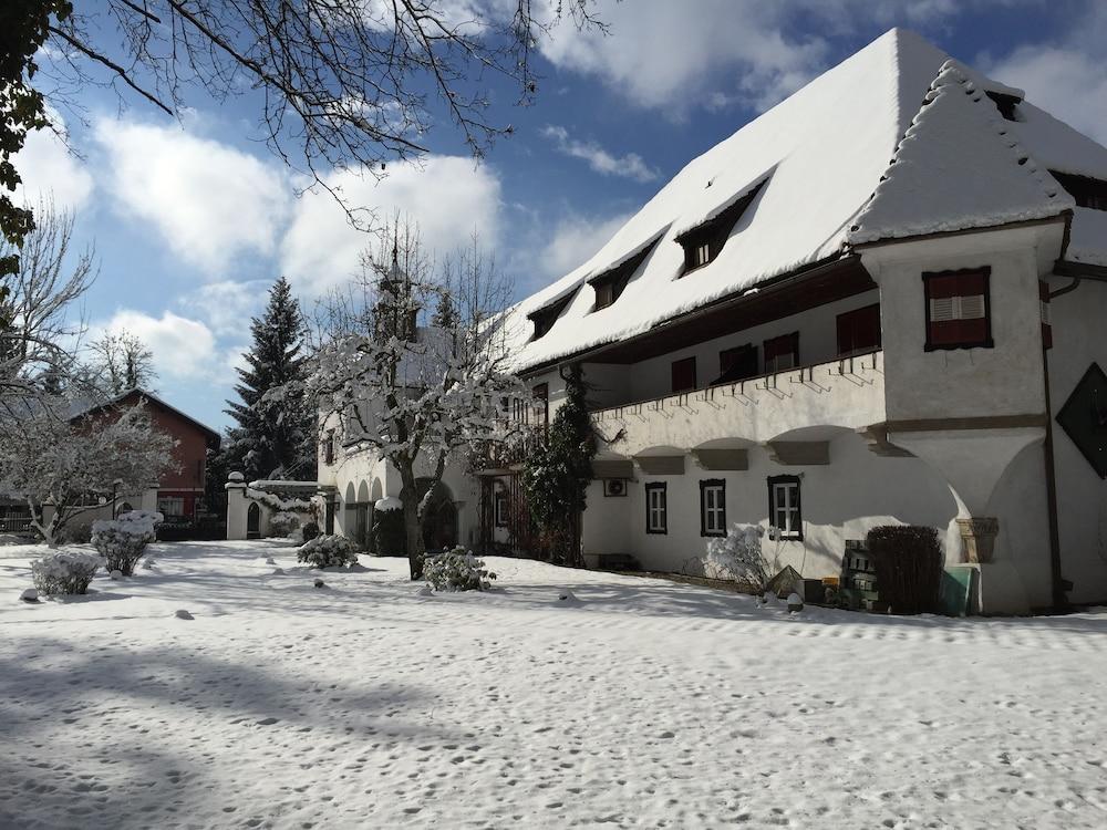 Hotel Schloss Leonstain Portschach am Woerthersee Exterior foto